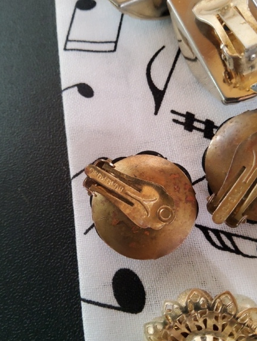 Vintage Lot Clip-on Earrings Hong Kong. - Picture 5 of 8